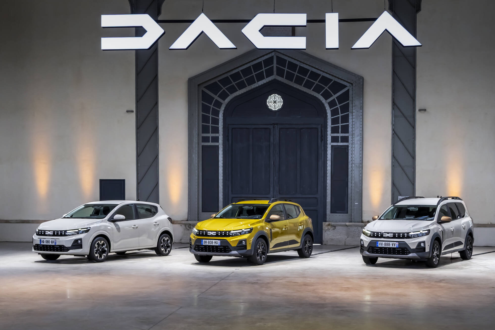 NUOVE SANDERO, SANDERO STEPWAY, JOGGER: MODELLI RINNOVATI, SEMPRE PIÙ ESSENZIALI, SEMPRE AL MIGLIOR PREZZO